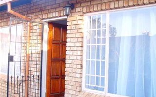 3 Bedroom Simplex in Parktown Estate