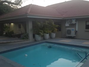 7 Bed, Bed and Breakfast in West Acres