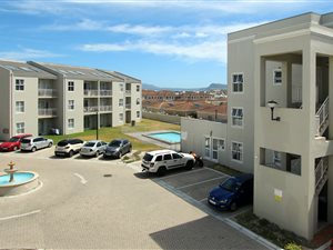 2 Bed Apartment in Muizenberg