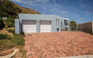 4 Bedroom House in Mountainside