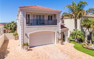 3 Bedroom Townhouse in Van Riebeeckshof