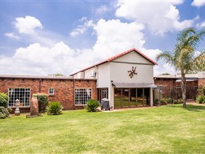7 Bed House in Poortview