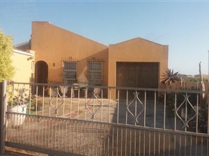 4 Bed House in Strandfontein