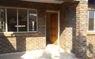 2 Bedroom Townhouse in Doornpoort and surrounds