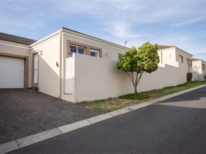 2 Bed House in Somerset West Central