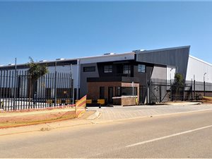 994 m² Industrial space in Louwlardia