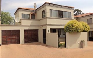 3 Bedroom Townhouse in Northcliff