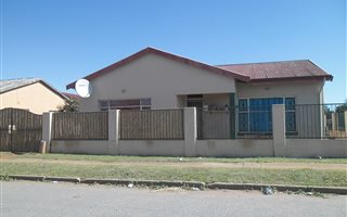 2 Bedroom House in Burgershoop
