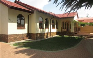 5 Bedroom House in Zakariyya Park
