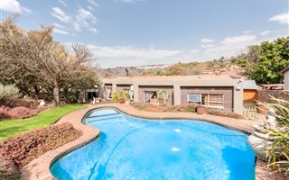 4 Bedroom House in Kloofendal