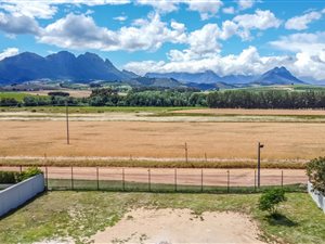 763 m² Land available in Nooitgedacht Estate