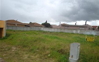 575 m² Land available in Soneike