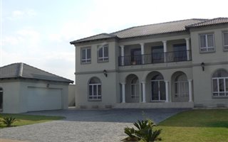 5 Bedroom House in Aqua Vista