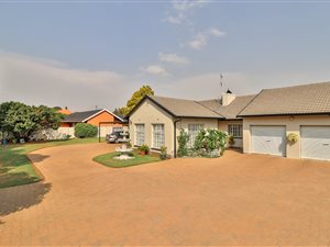 4 Bed House in Brackenhurst