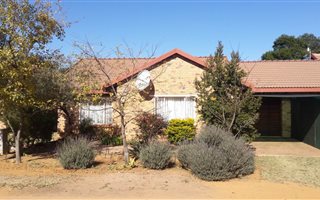 2 Bedroom House in Kleinfontein