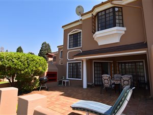 3 Bed Duplex in Klipplaatdrif