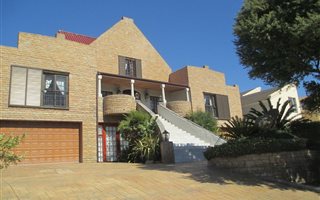 4 Bedroom House in Welgedacht