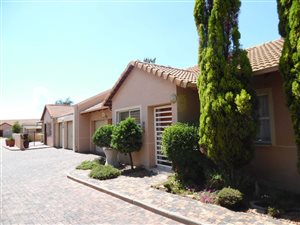 3 Bed Townhouse in Vanderbijlpark SW2