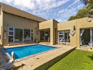 3 Bed House in Cedar Lakes