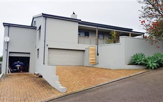 4 Bedroom House in Onrus
