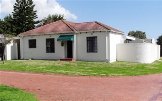3 Bedroom House in Edgemead
