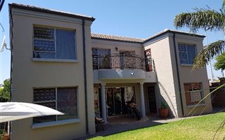 3 Bedroom House in Van Riebeeck Park