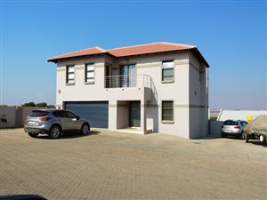 3 Bedroom House in Aqua Vista