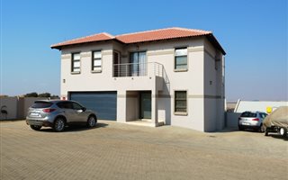 3 Bedroom House in Aqua Vista