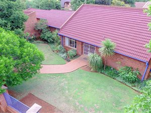 5 Bed House in Mooivallei Park