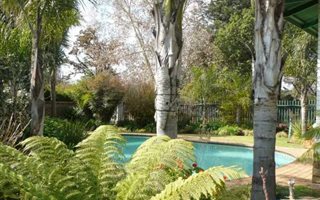 5 Bedroom House in Rowhill