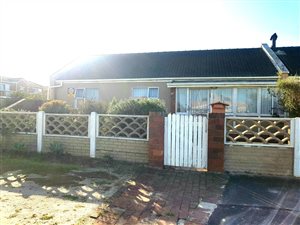3 Bed House in Strandfontein