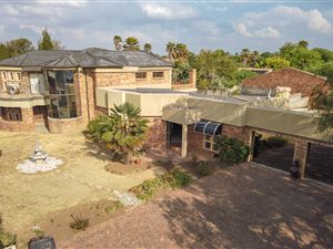 5 Bed House in Country View