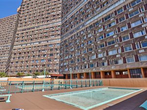 2 Bed Apartment in Amanzimtoti