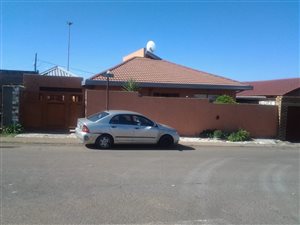2 Bedroom House in Dhlamini