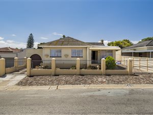 4 Bed House in Newton Park