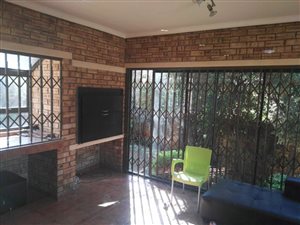3 Bed Townhouse in Ruimsig