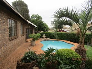 4 Bed House in Glen Marais