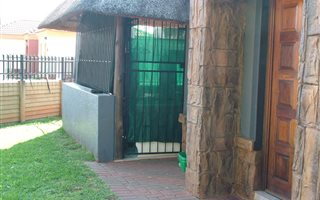 2 Bedroom House in Eloffsdal