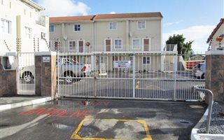 2 Bedroom Apartment in Leeu Gamka