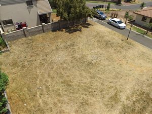 450 m² Land available in Greenstone Hill