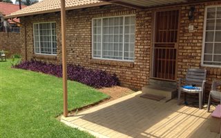 3 Bedroom Townhouse in Elarduspark