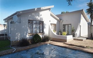 3 Bedroom House in Oakglen