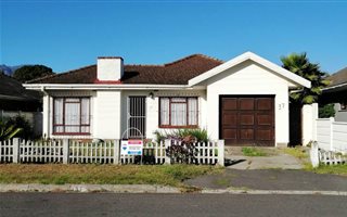 3 Bedroom House in Van Der Stel