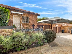 3 Bed Simplex in Honeydew Ridge