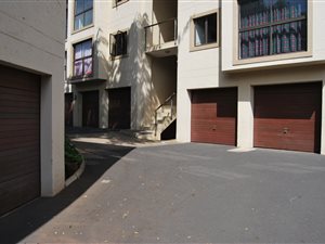 2 Bed Apartment in Illovo Beach
