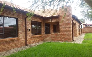 5 Bedroom Townhouse in Willow Park Manor