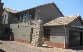 3 Bedroom Townhouse in Ebotse Estate