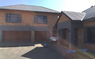 4 Bedroom House in Wilgeboom