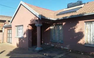 3 Bedroom House in Mahube Valley