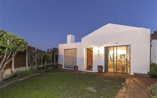 3 Bedroom House in Constantia
